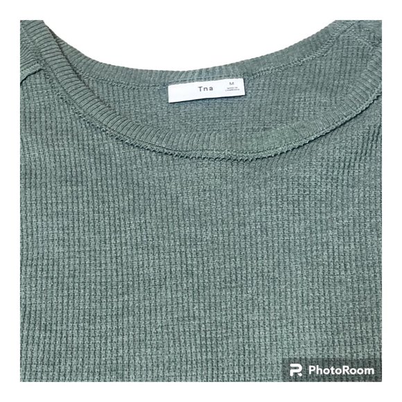 TNA ARITZIA mossy green thermal dolphin hem top, size Medium - Picture 2 of 5